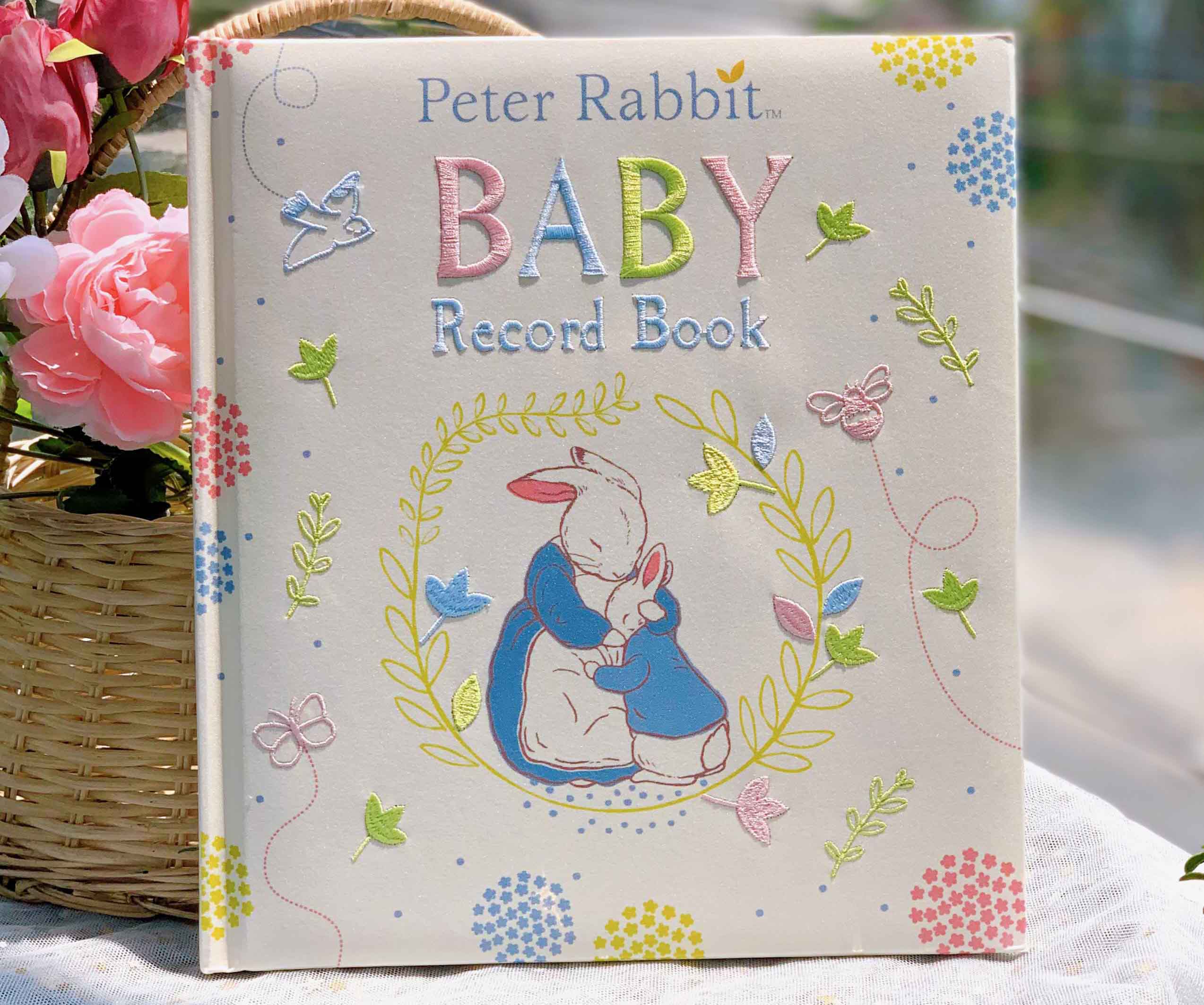 Với sổ ghi chép bé Peter Rabbit đầy màu sắc và ngộ nghĩnh, bạn sẽ trở thành người bạn đồng hành đáng tin cậy và lý tưởng cho con cái của mình. Sử dụng sổ ghi chép hai chiều này để giải trí, học tập và tạo niềm vui cho cuộc sống của mình.